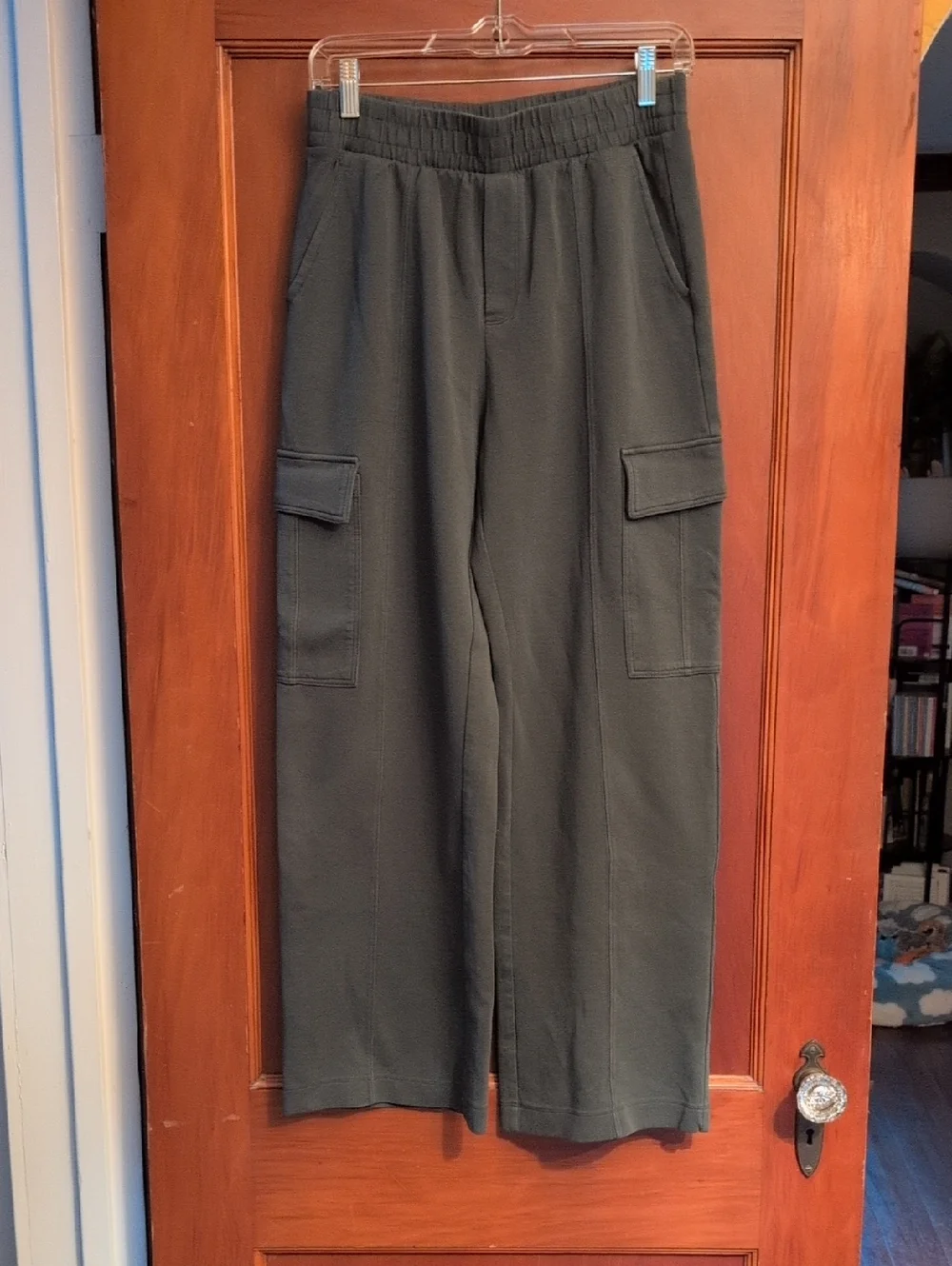 Old Navy Olive Green Cargo Sweatpants - Picture 1 of 2